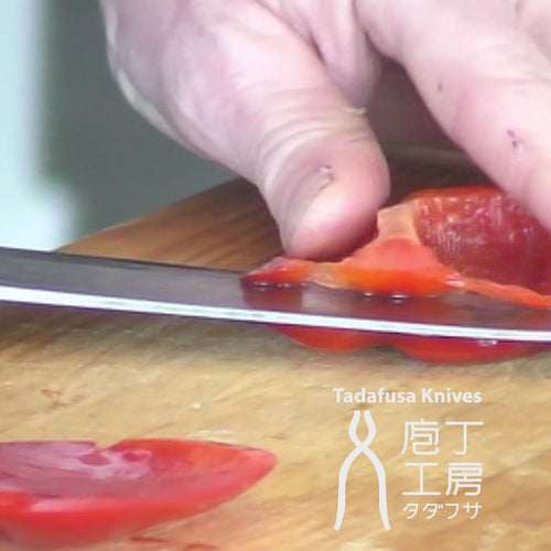 Japanese kitchen knife Santoku juliennes capsicum